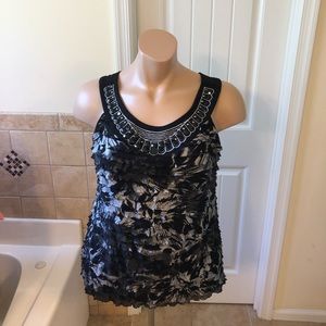 Sleeveless ruffled tank top